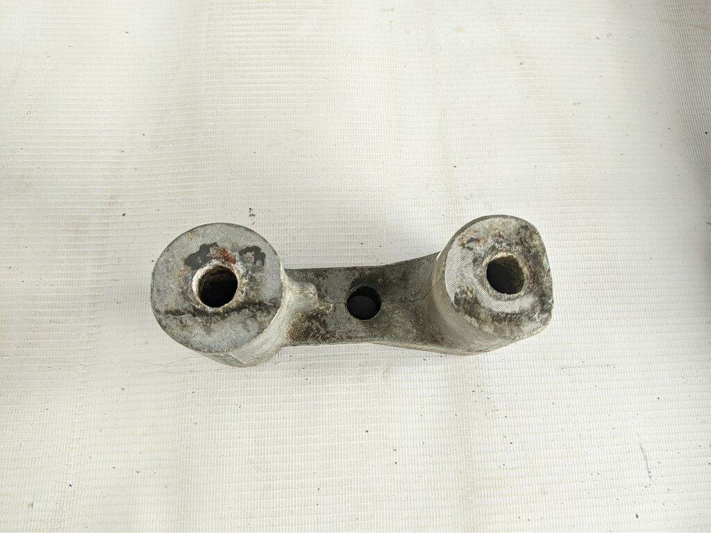 проставка кронштейна топливного бака б/у - 1